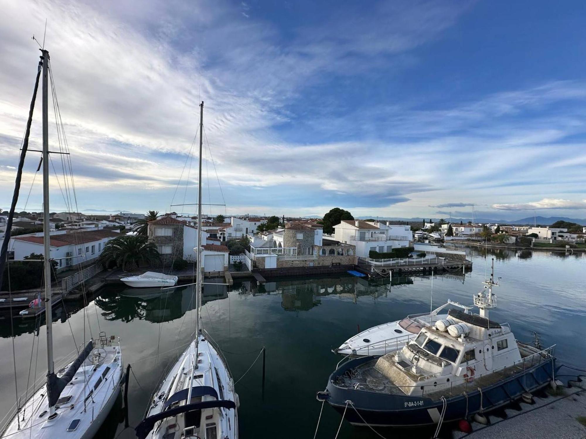 Apartamento En Roses Con Vistas Al Canal Y Piscina Eksteriør bilde
