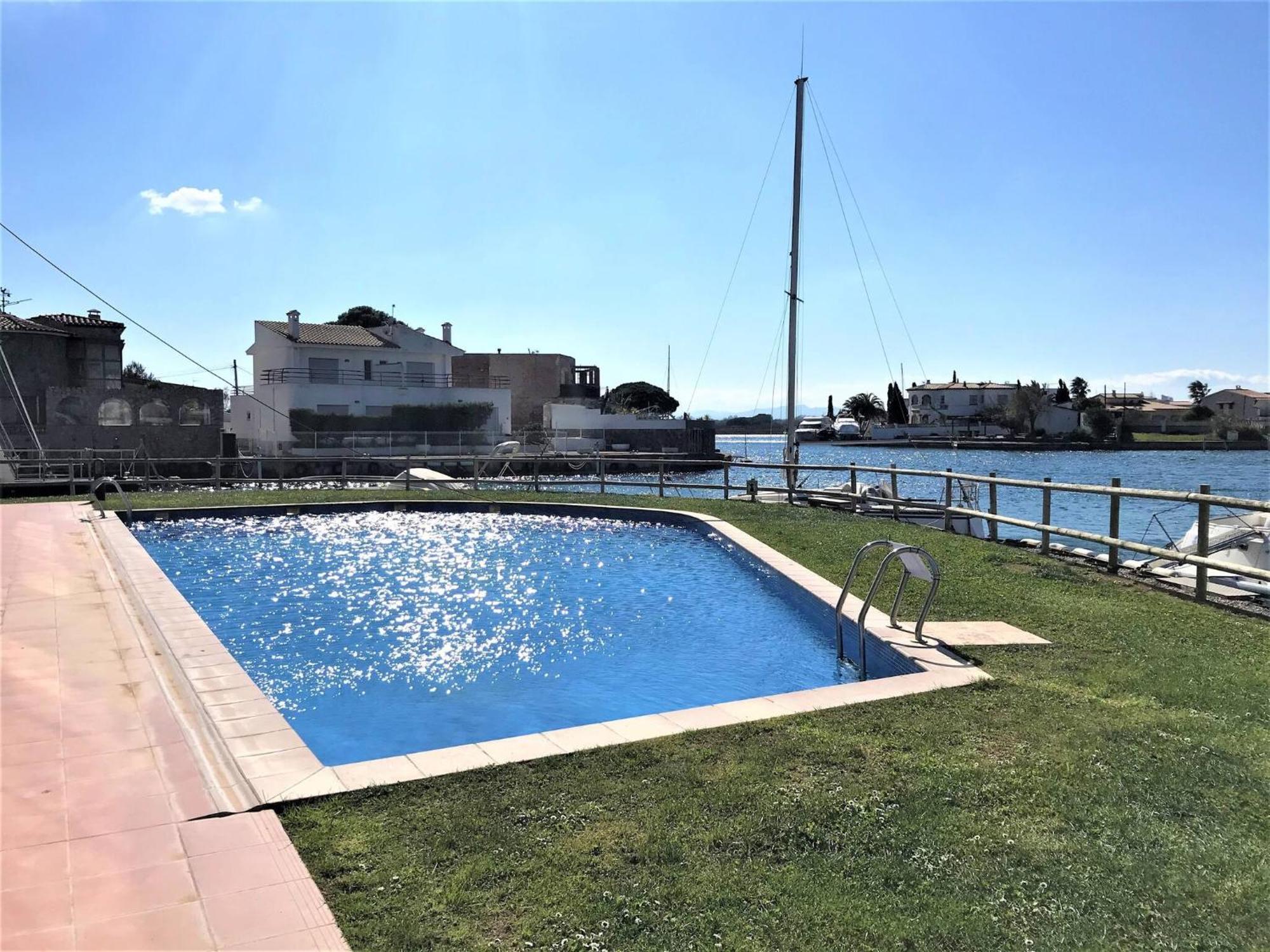 Apartamento En Roses Con Vistas Al Canal Y Piscina Eksteriør bilde