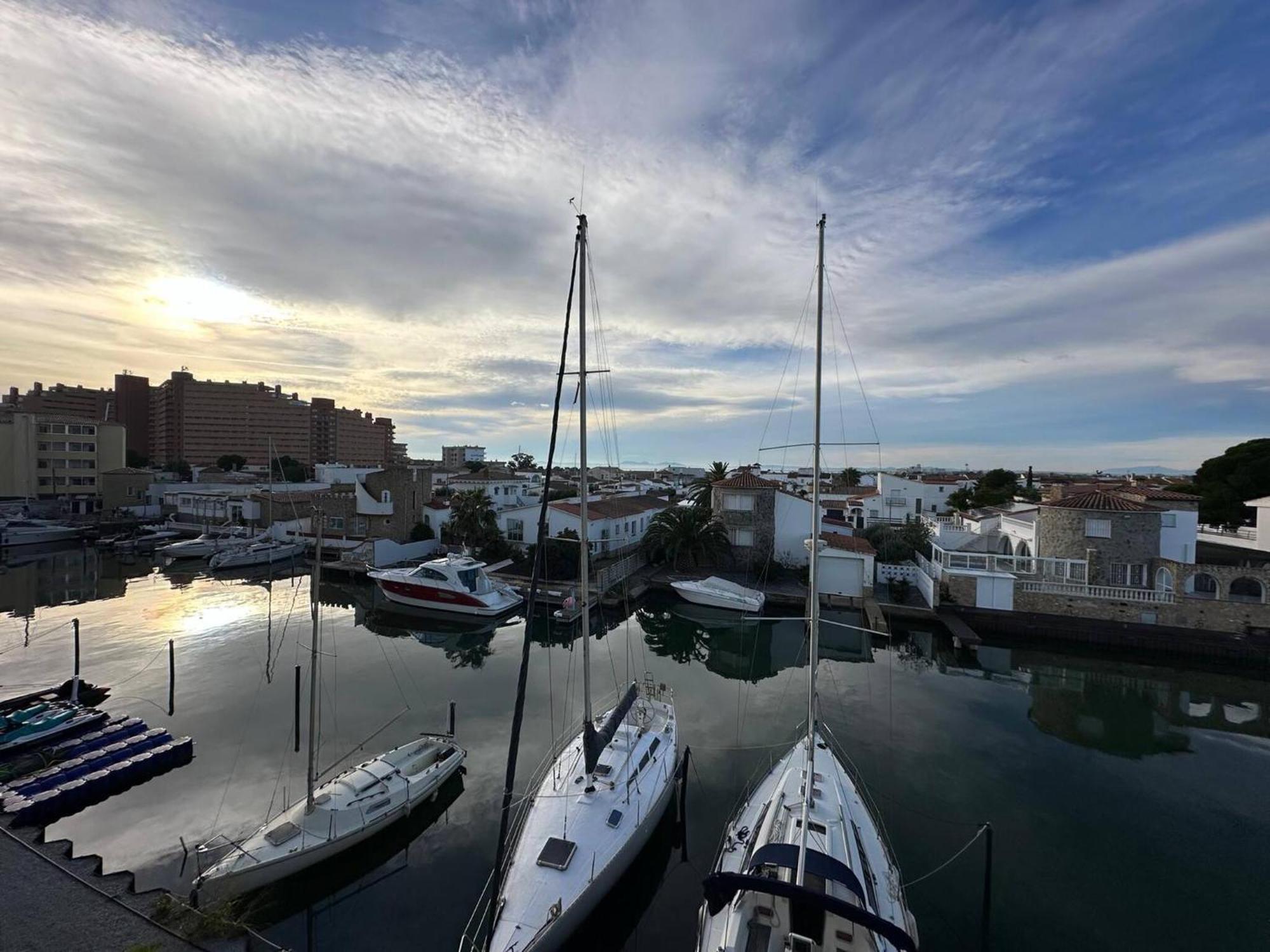 Apartamento En Roses Con Vistas Al Canal Y Piscina Eksteriør bilde