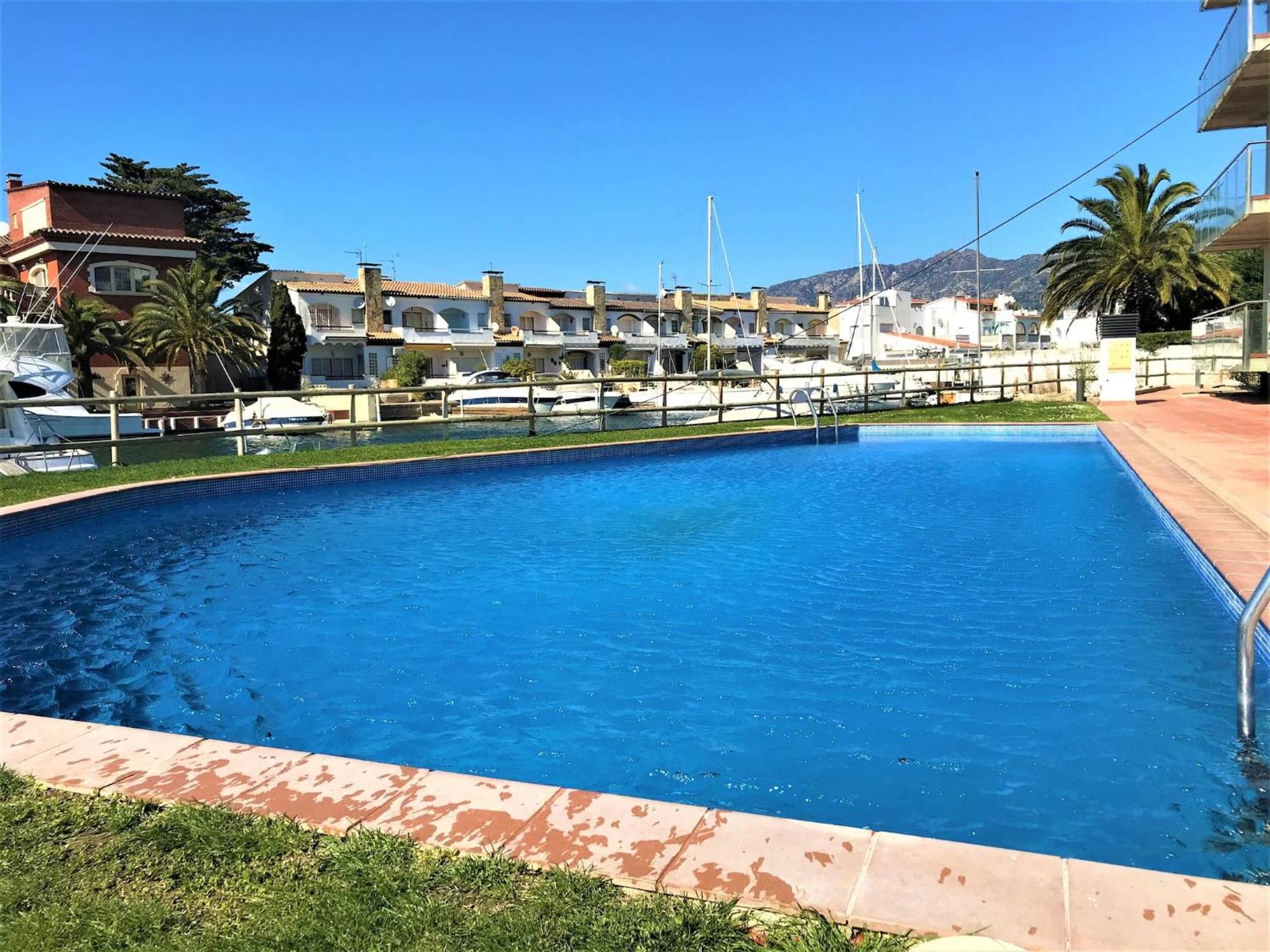 Apartamento En Roses Con Vistas Al Canal Y Piscina Eksteriør bilde