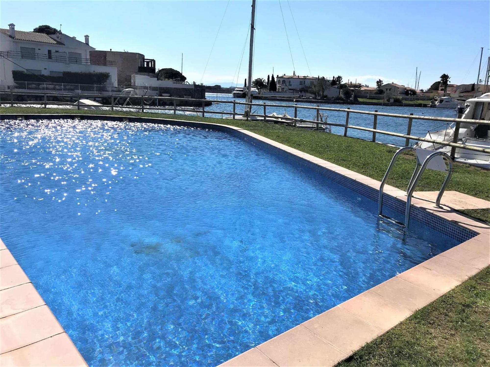 Apartamento En Roses Con Vistas Al Canal Y Piscina Eksteriør bilde